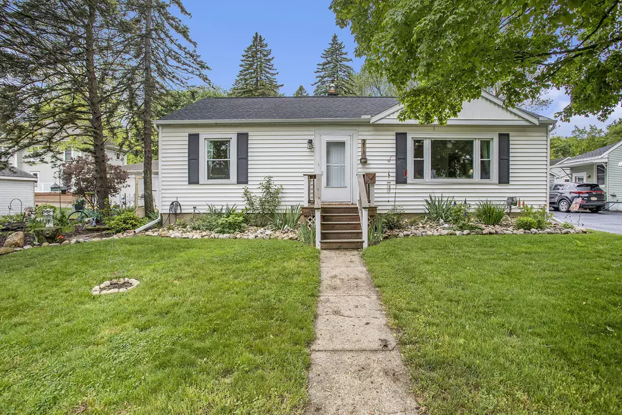 211 East Drive, Marshall, MI 49068