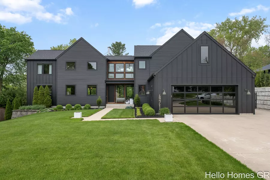 421 Manhattan SE Road, East Grand Rapids, MI 49506