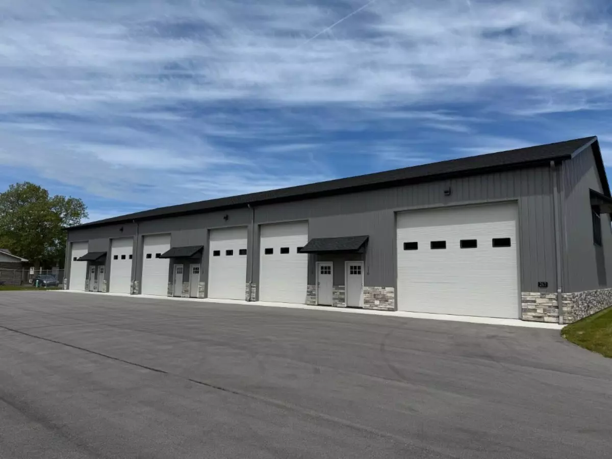 Holland, MI 49423,267 W 40th Street #110