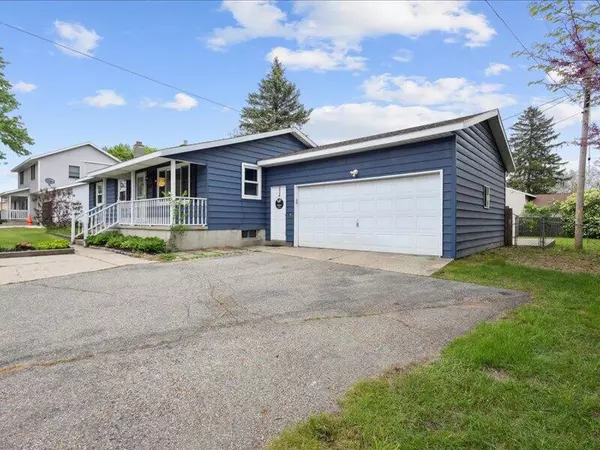 Lowell, MI 49331,1055 N Hudson SE Street