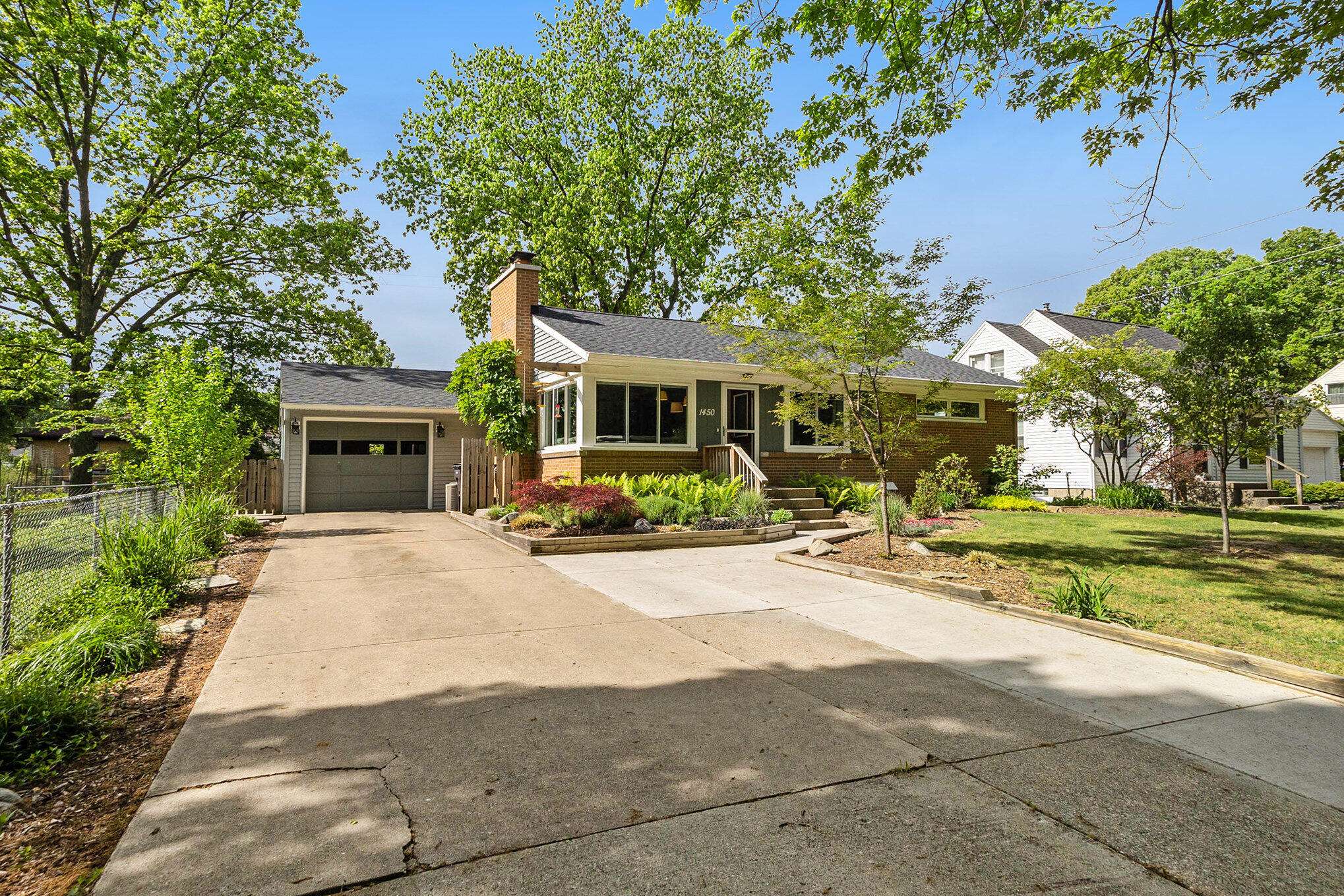 Grand Rapids, MI 49508,1450 32nd SE Street