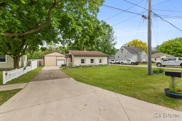 1044 Dahlia Avenue, Wayland, MI 49348