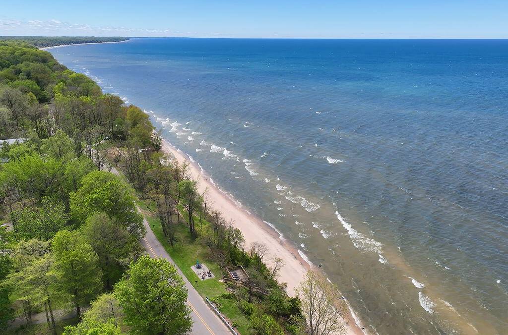 Fennville, MI 49408,2787 Lakeshore Drive