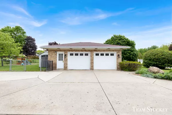 Lansing, MI 48917,2225 Holiday Lane