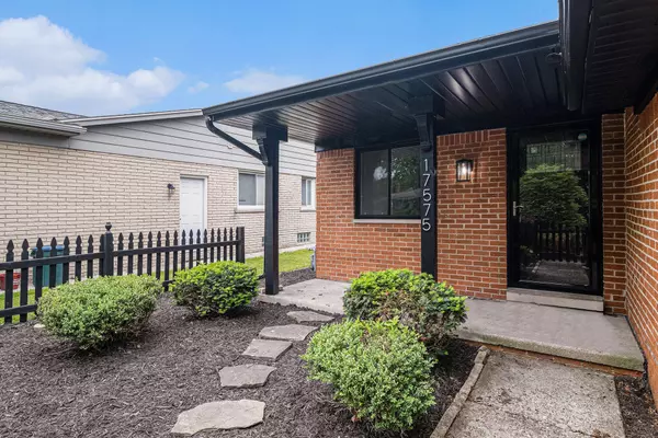 Lathrup Village, MI 48076,17575 Sunnybrook Avenue