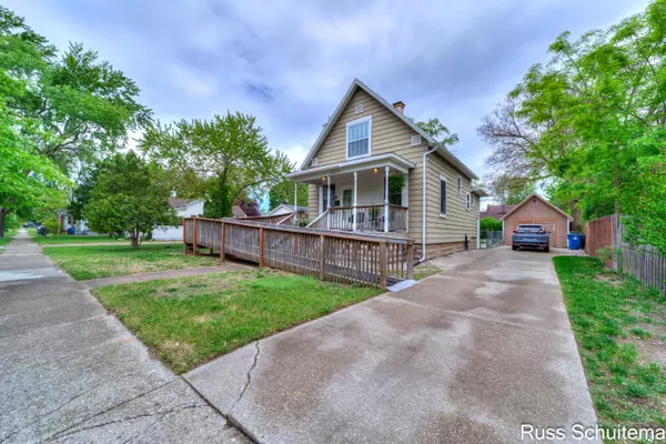 1227 Columbus Avenue, Grand Haven, MI 49417