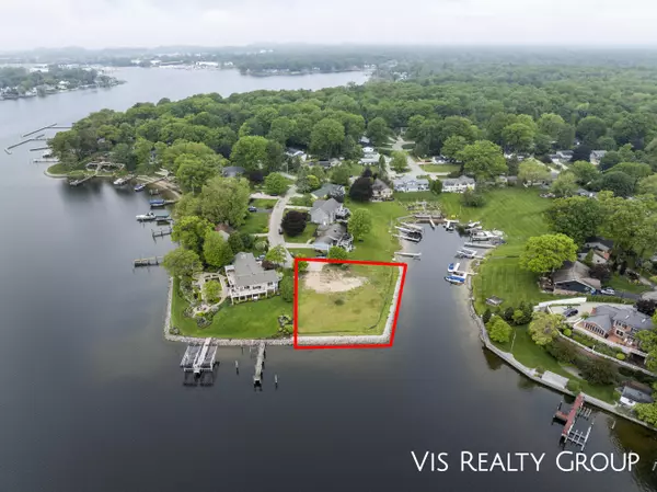 16073 Lake Point Drive, Spring Lake, MI 49456