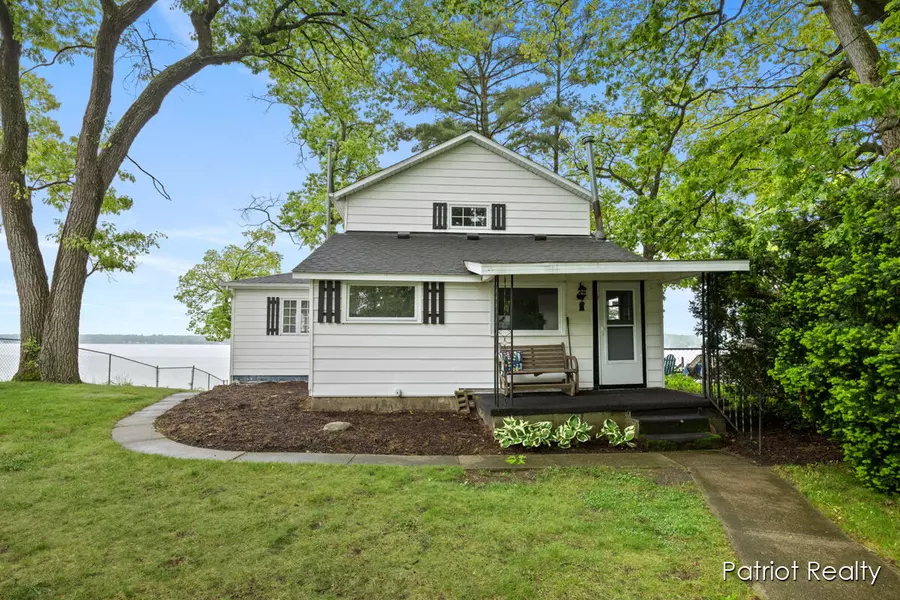 1266 E 88th Street, Newaygo, MI 49337
