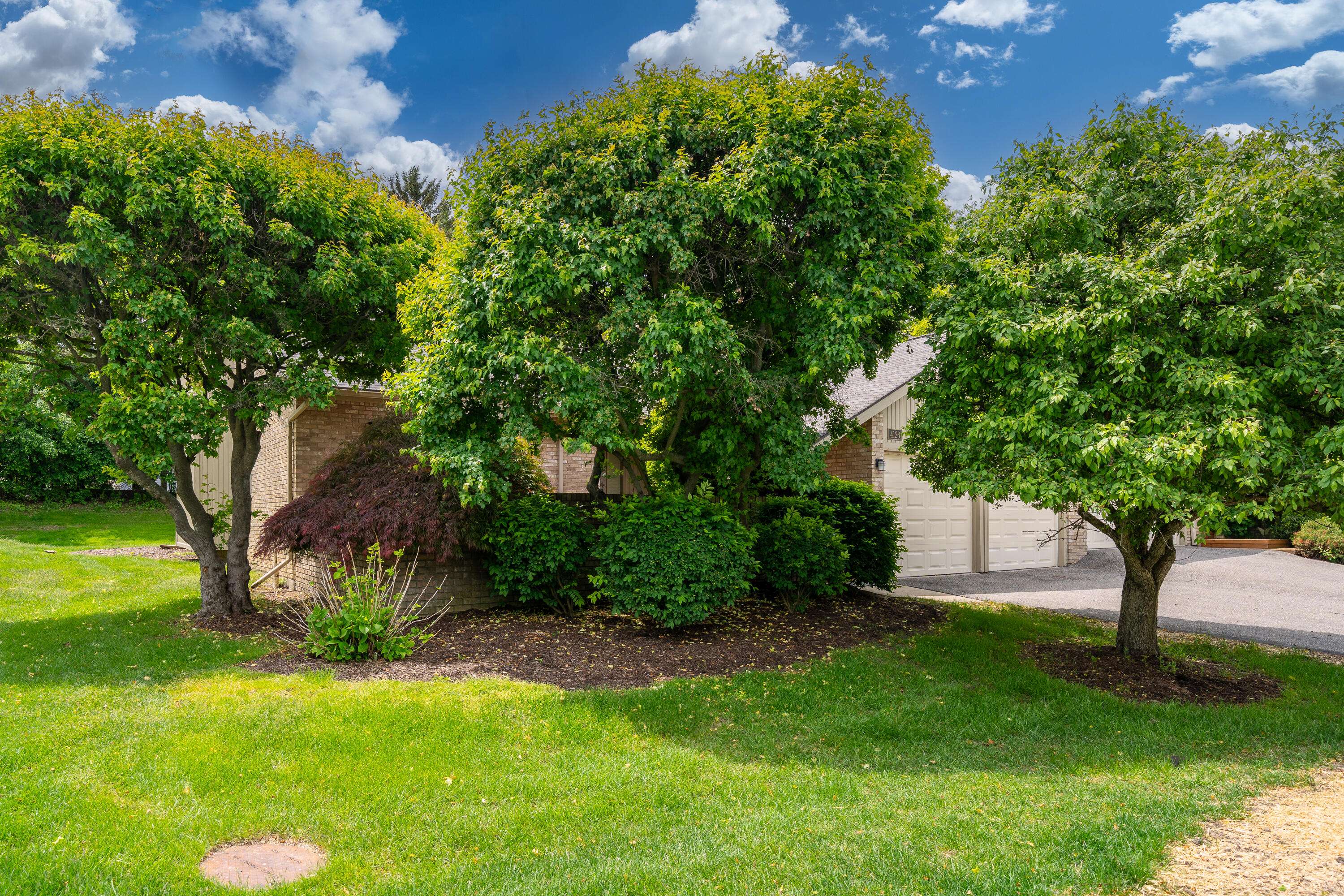 4123 Foxpointe Drive, West Bloomfield, MI 48323