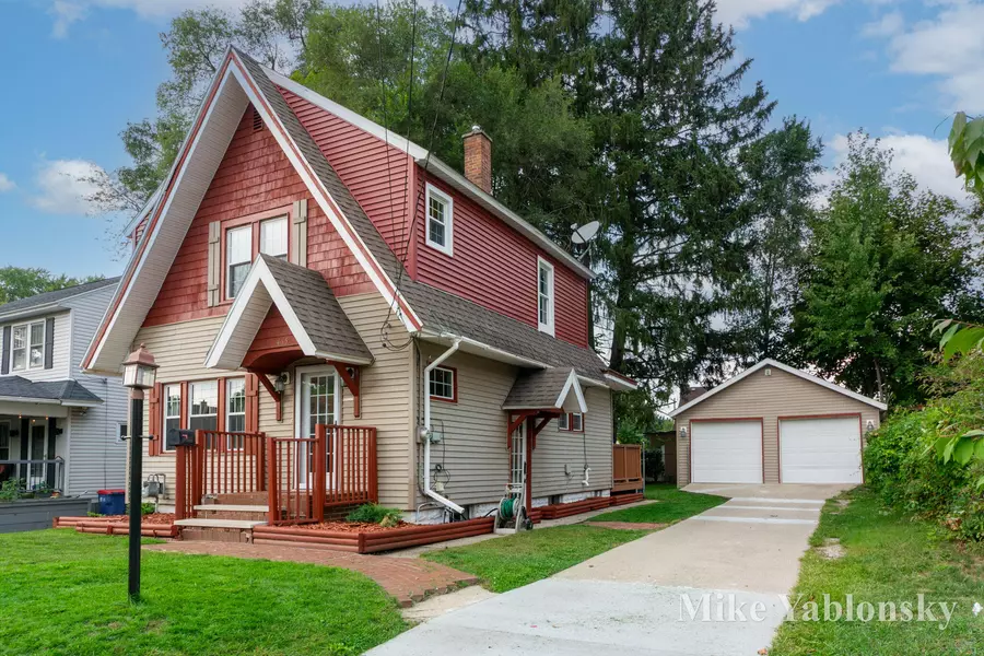 465 Kenwood NE Street, Grand Rapids, MI 49505