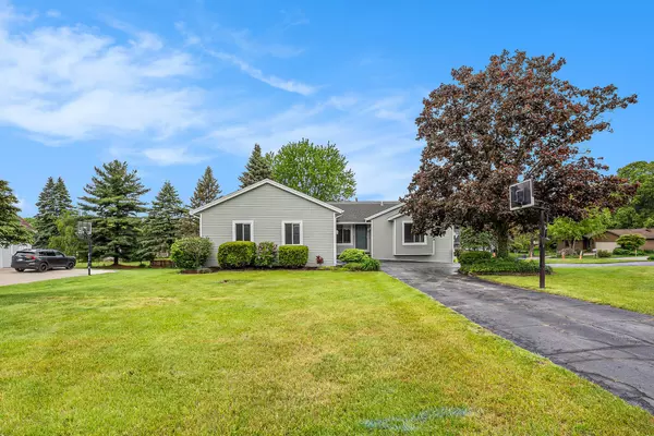 6400 Chestnut Hill Court, Clarkston, MI 48346