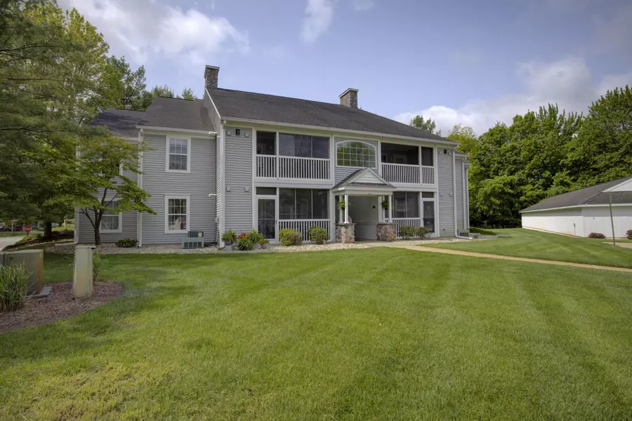 920 Oakbrook Drive, Jackson, MI 49203