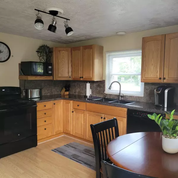1049 Vick Road, Norton Shores, MI 49441