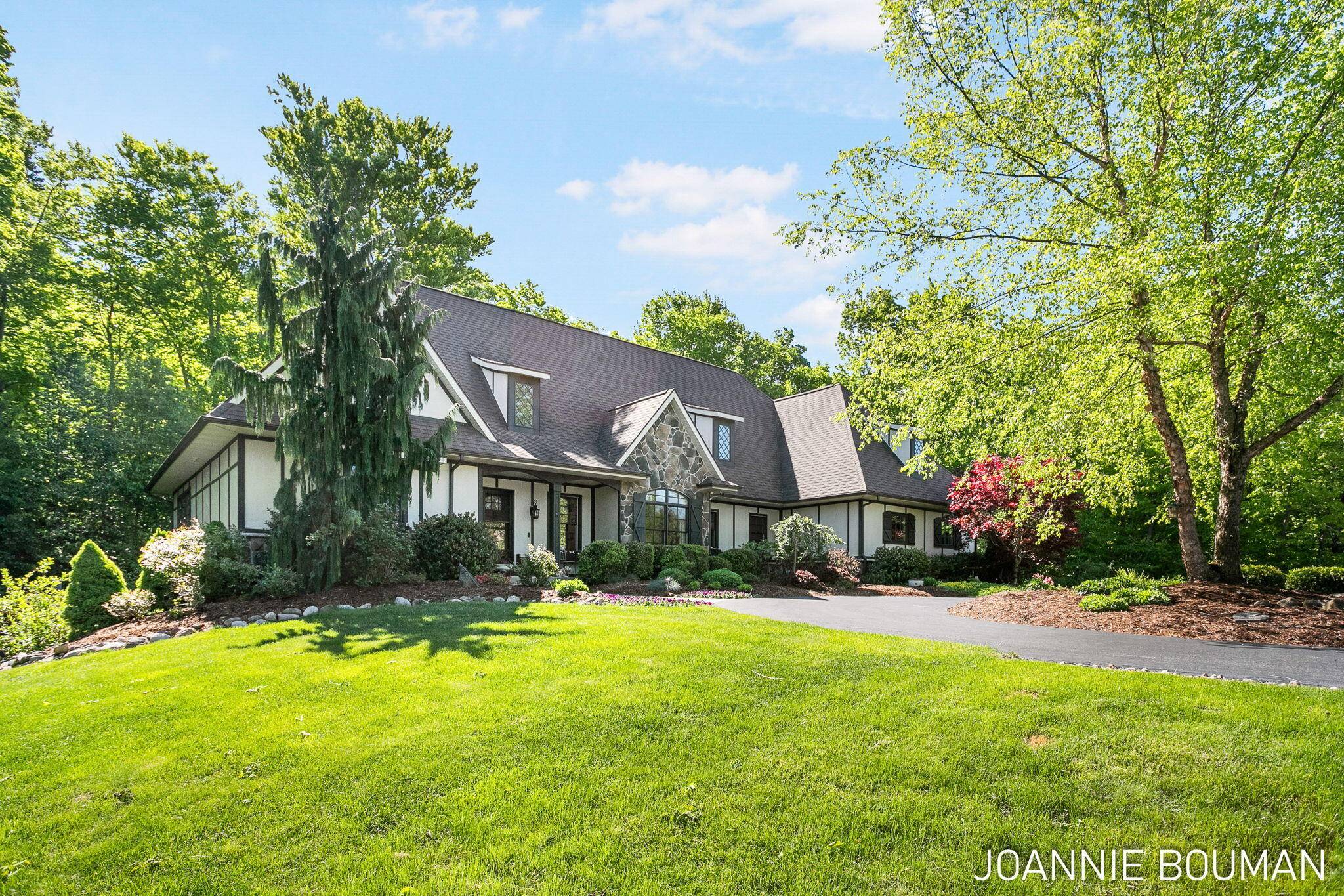 15611 River Woods Drive, West Olive, MI 49460