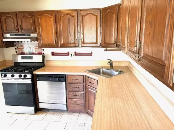 Plymouth, MI 48170,40702 Newport Drive