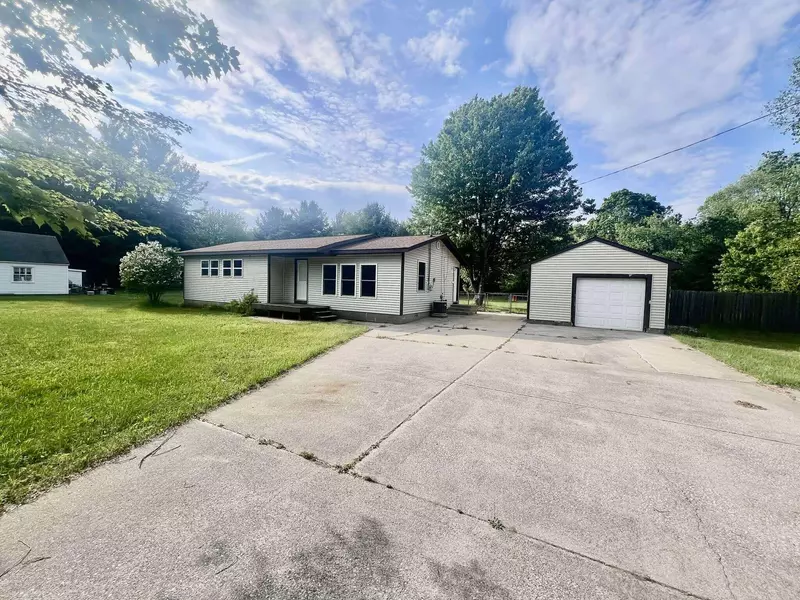 284 E Sternberg Road, Norton Shores, MI 49441