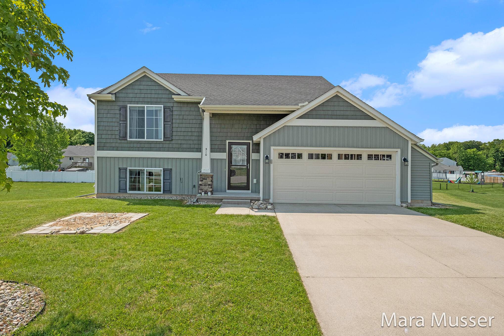 310 Robin Court, Caledonia, MI 49316