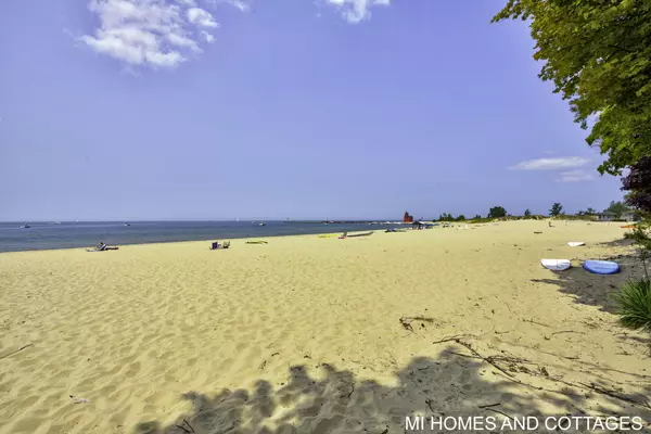 Macatawa, MI 49434,2338 Crescent Walk