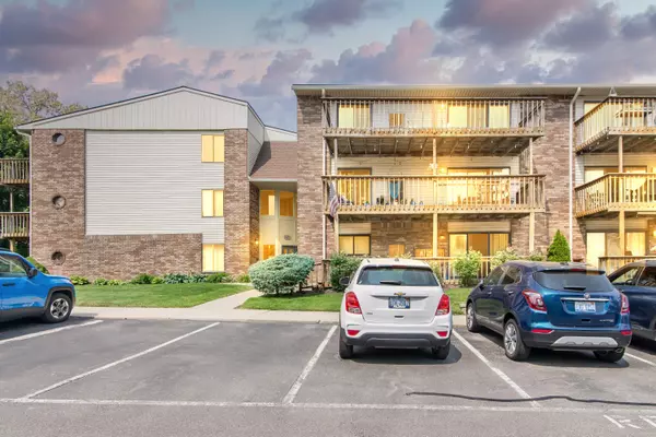 855 S Pontiac Trail #A305, Walled Lake, MI 48390
