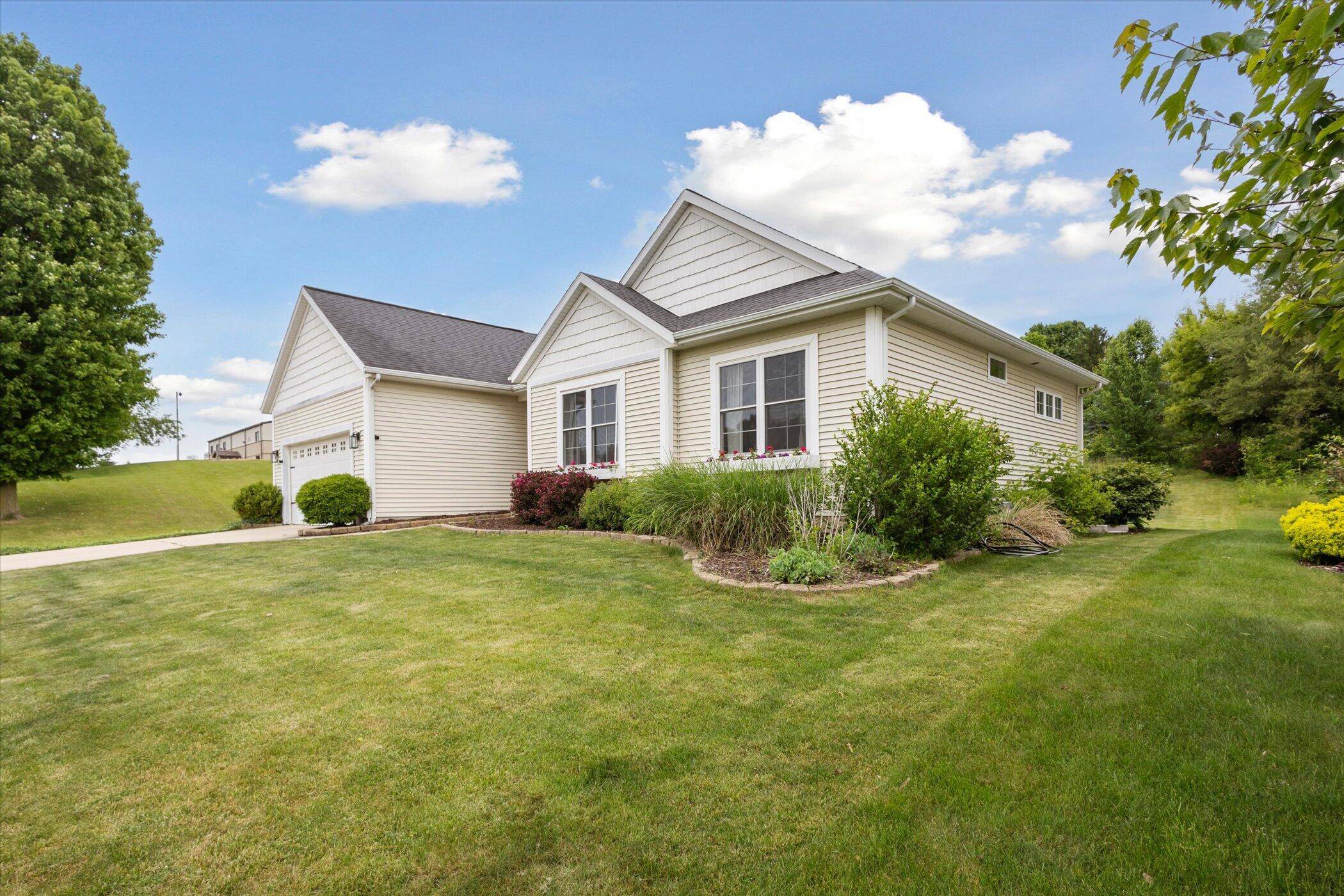 Rockford, MI 49341,552 N Creek NE Court
