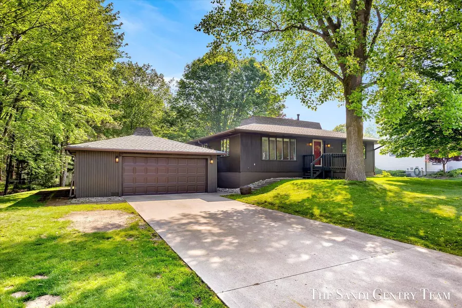 6372 Lake Harbor Road, Norton Shores, MI 49441