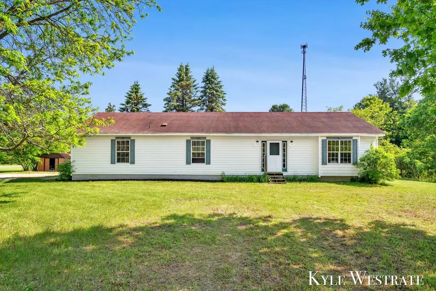 12790 17 Mile NE Road, Gowen, MI 49326