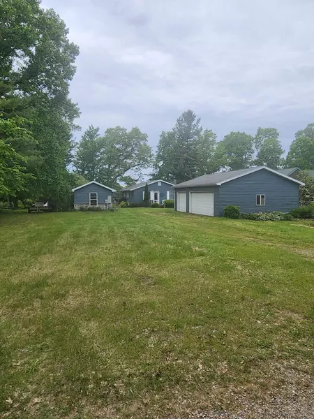 46632 S Lakeshore Drive, Lawrence, MI 49064