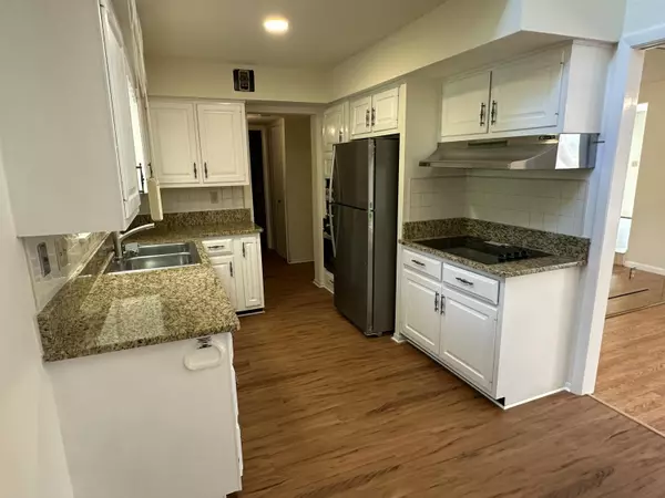 West Bloomfield, MI 48323,2136 Rhine Road
