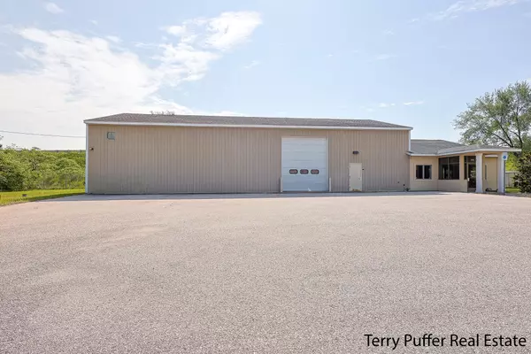 1718 Broadmoor Street, Muskegon, MI 49442