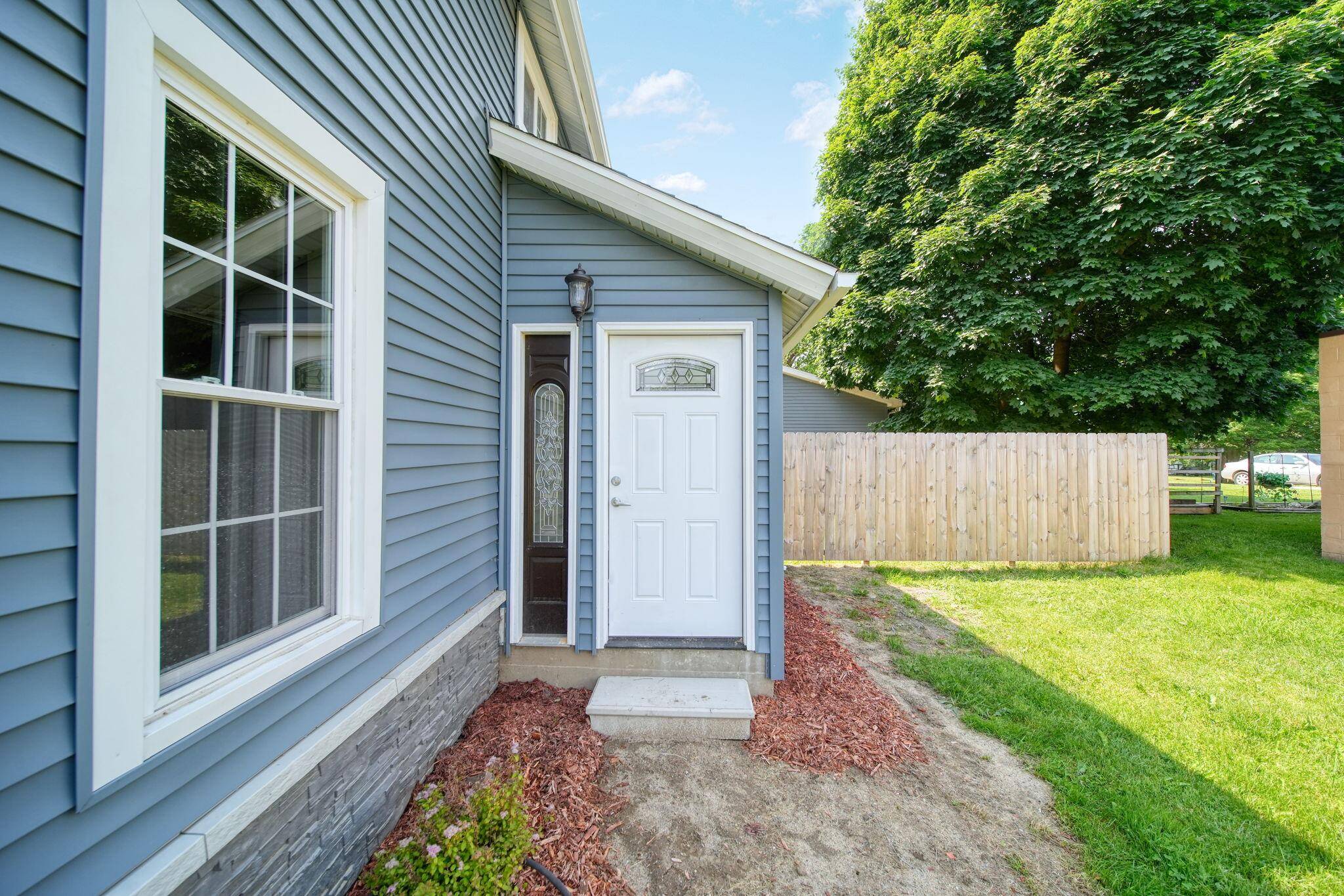 Jackson, MI 49201,911 E Ganson Street