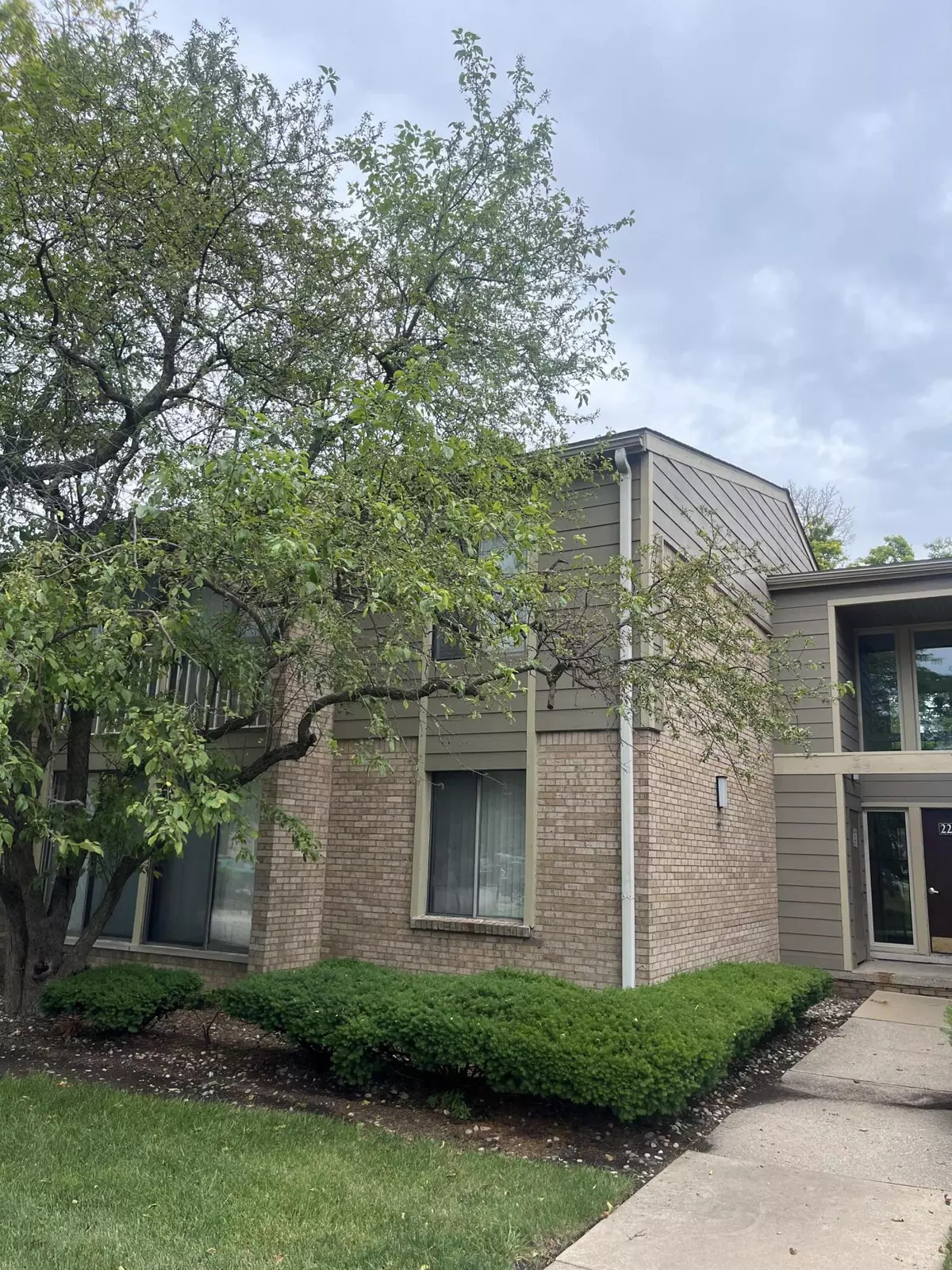 Southfield, MI 48075,22350 Lucerne Drive #2