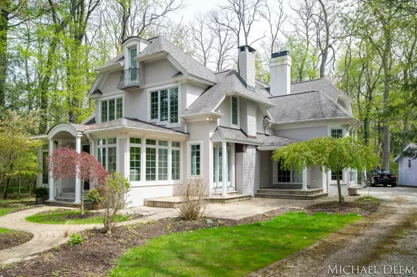 2743 Lakeshore Drive, Fennville, MI 49408