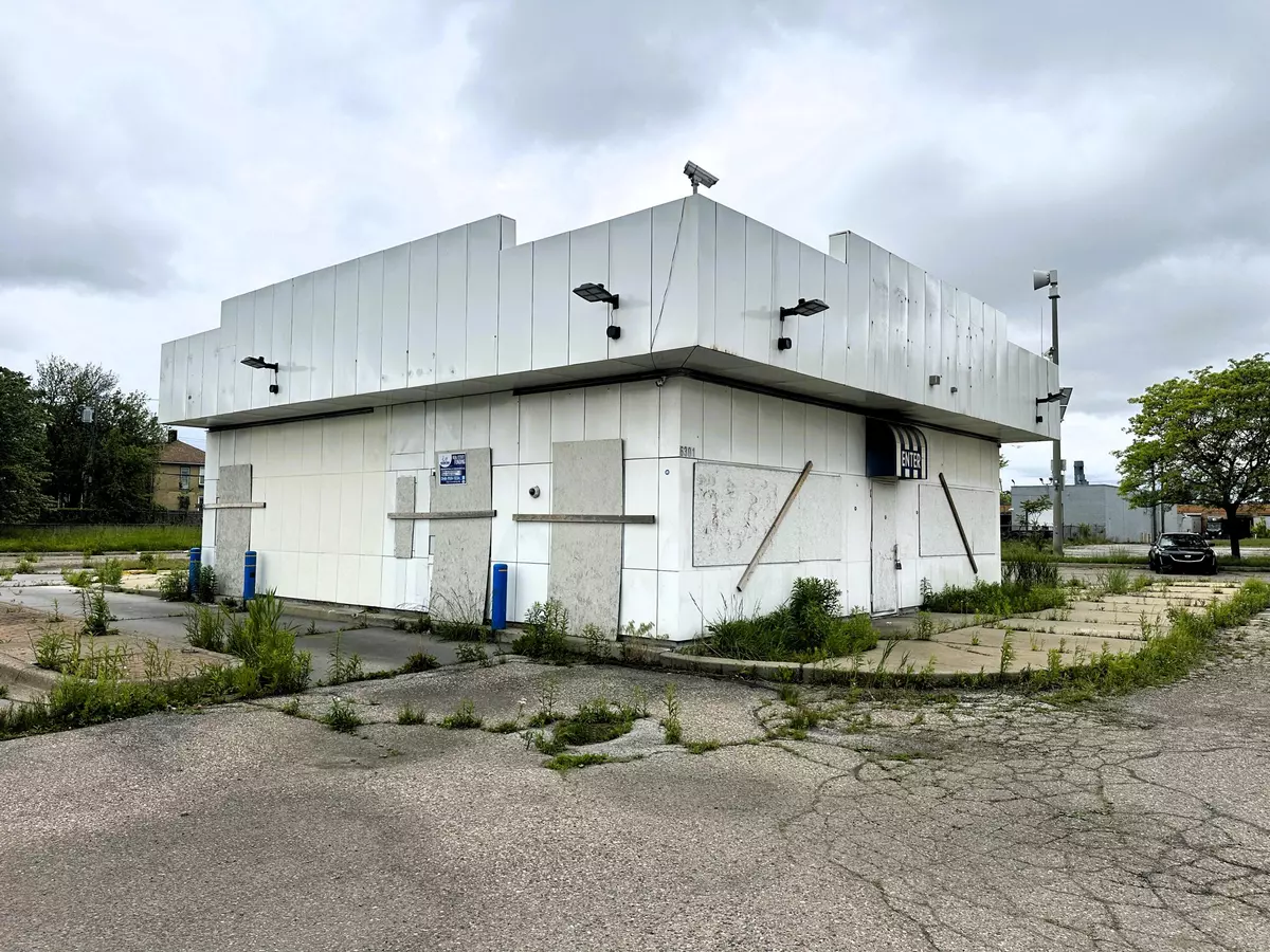 Detroit, MI 48210,6301 W Warren Avenue