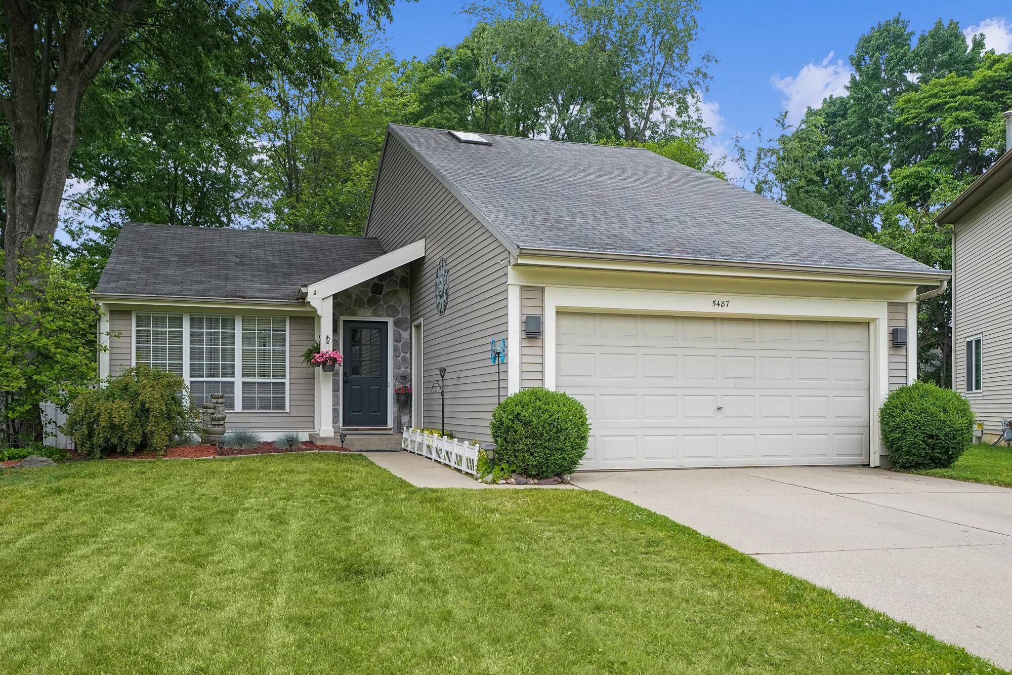 5487 Osborne SE Avenue, Grand Rapids, MI 49548