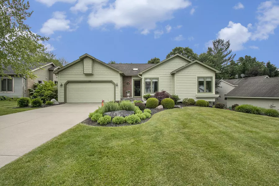 836 Meadowmeade SE Drive, Ada, MI 49301