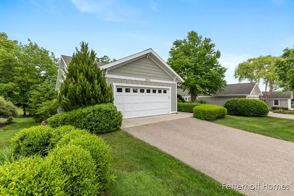 Grand Rapids, MI 49546,1972 Talamore SE Court #33