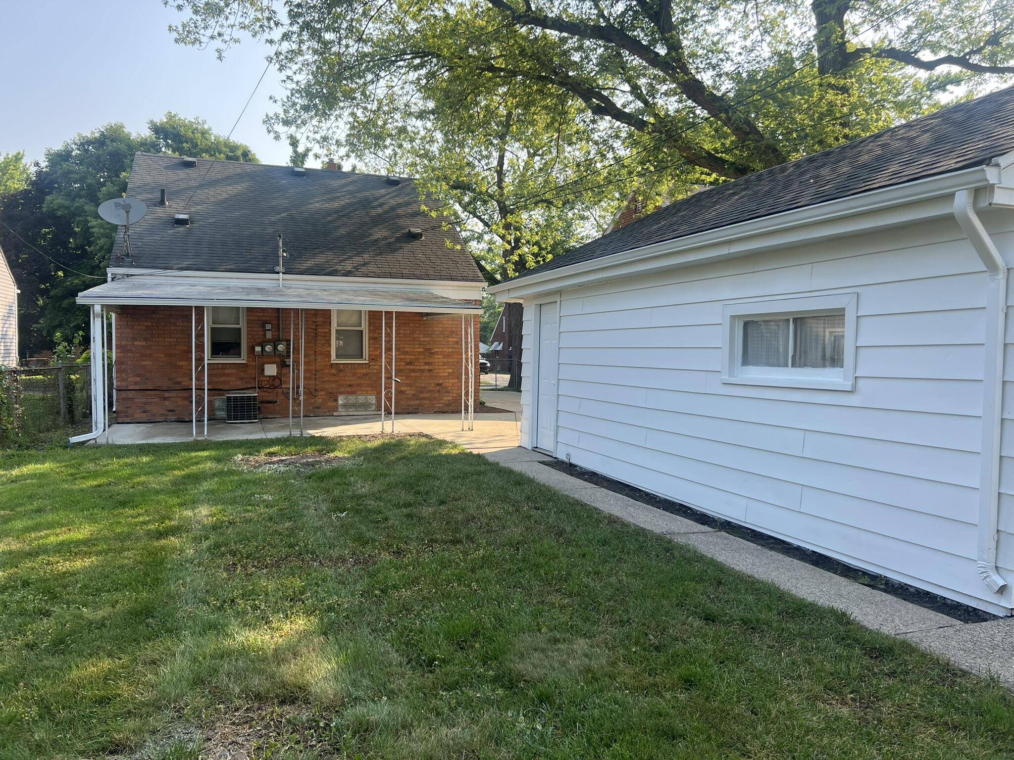 Harper Woods, MI 48225,20412 Roscommon Street