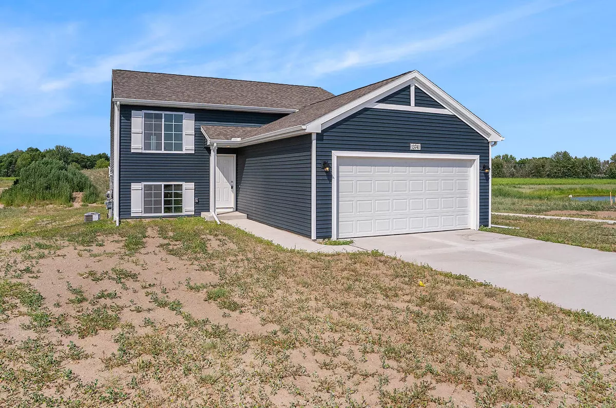 Holland, MI 49424,13741 Oasis Avenue