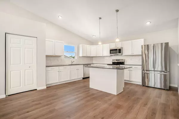 Holland, MI 49424,13741 Oasis Avenue