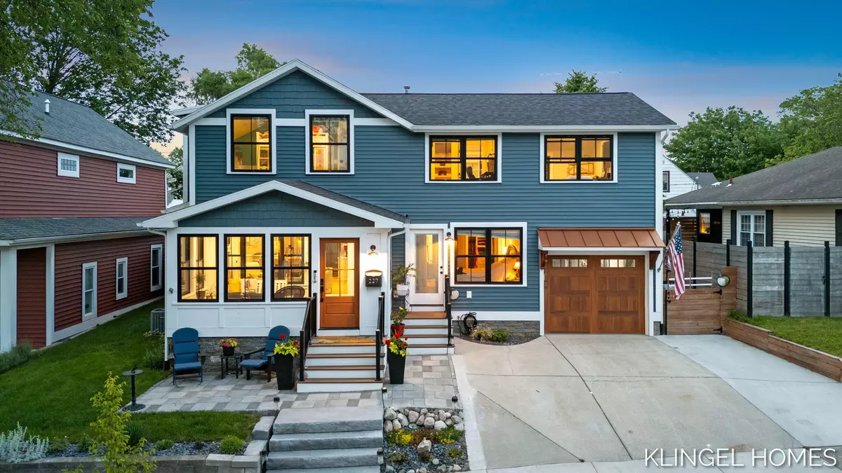 Grand Haven, MI 49417,227 Howard Avenue