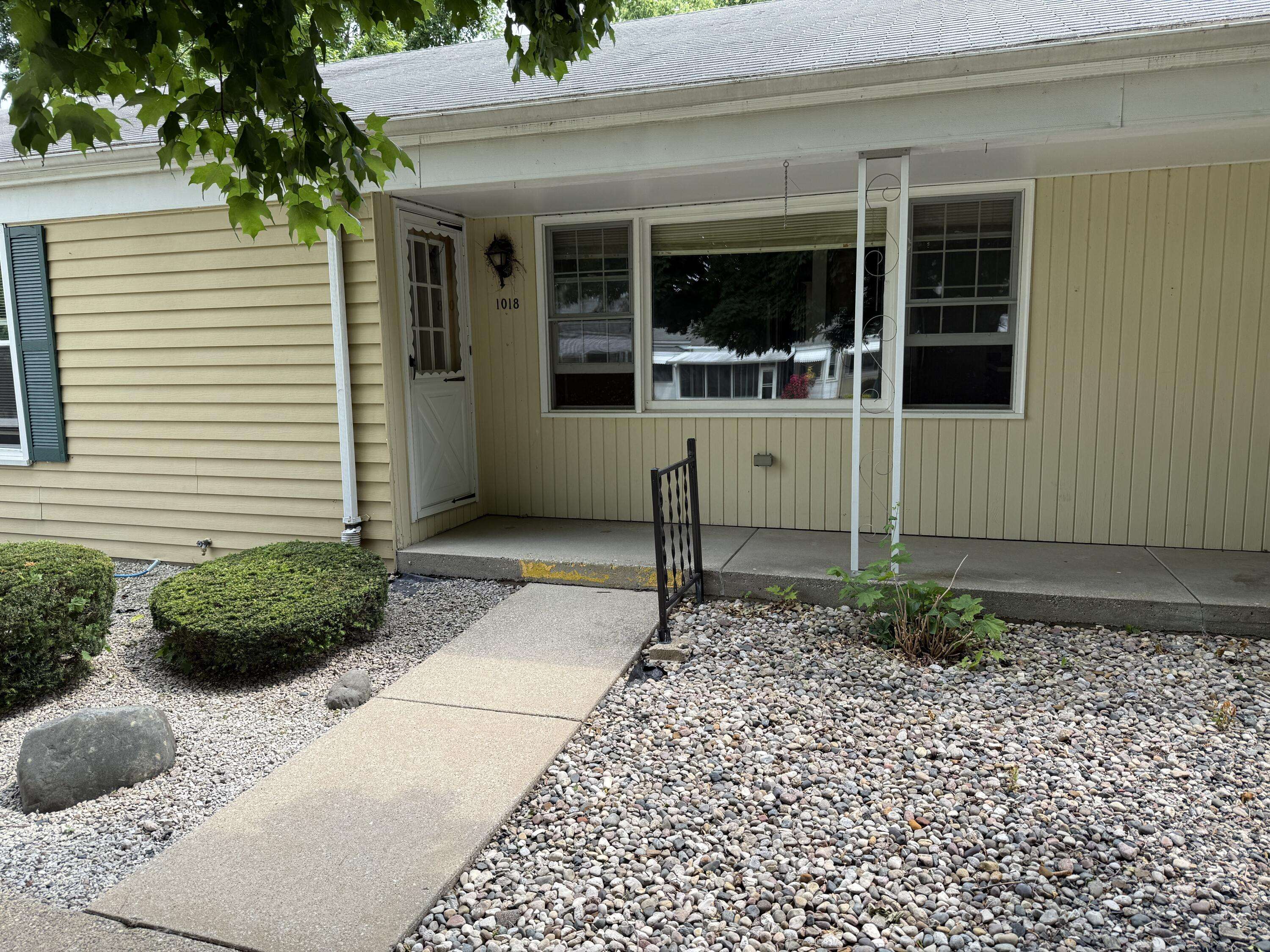 Jenison, MI 49428,1018 Village Lane #183