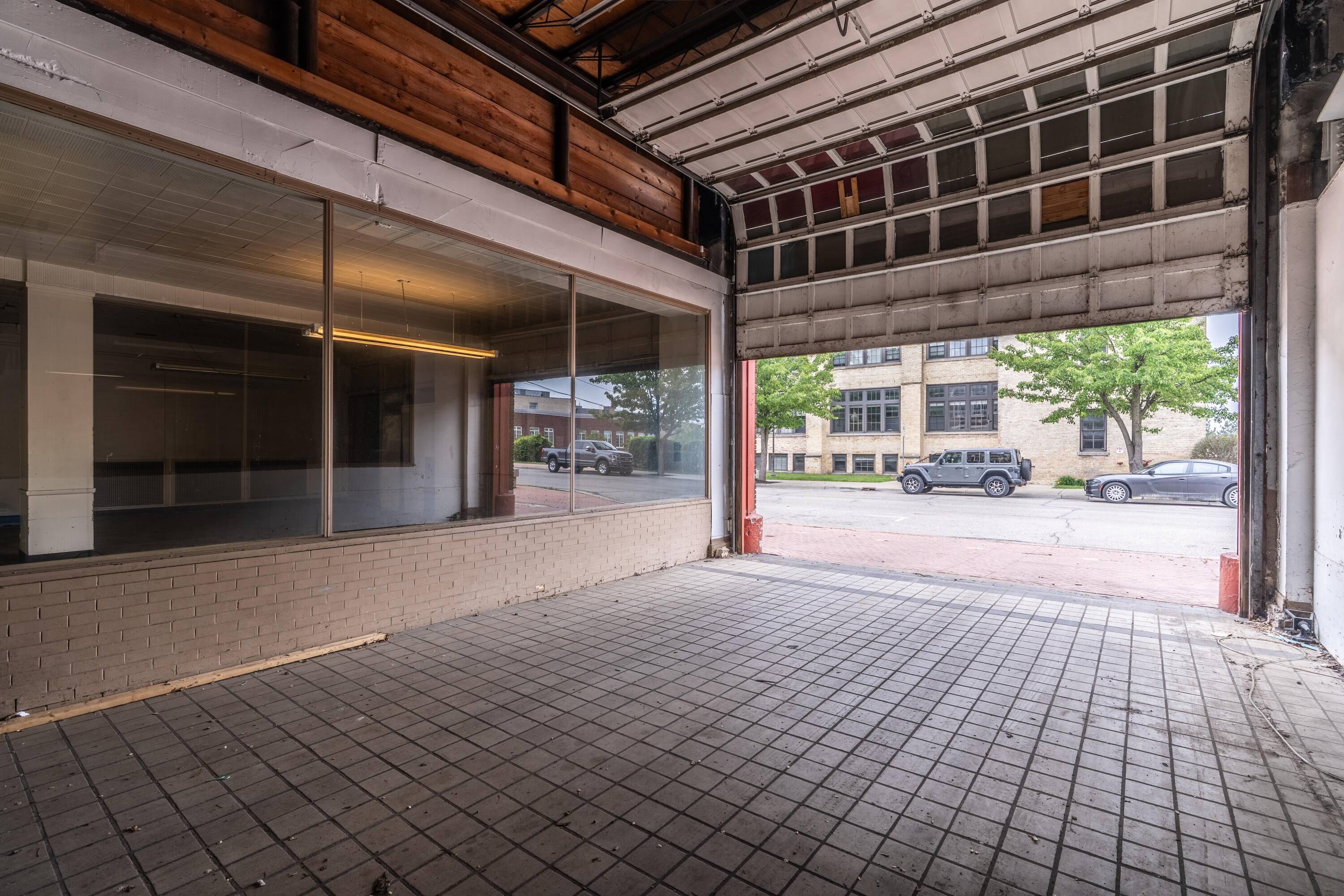 Muskegon, MI 49440,521 W Western Avenue