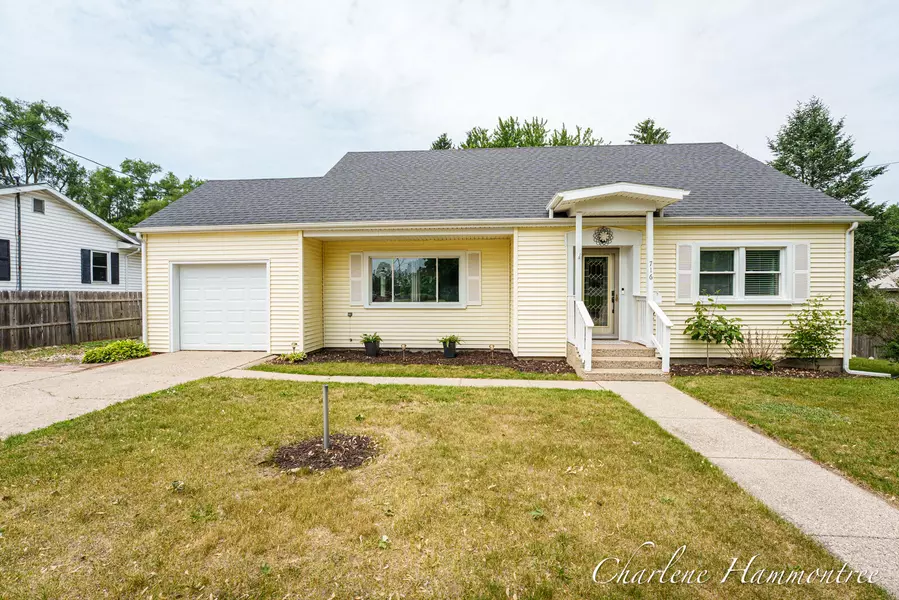 716 W Oak Street, Greenville, MI 48838