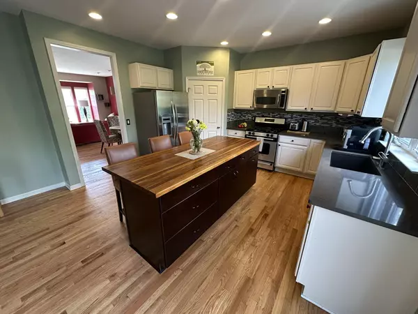 1995 Frances Way, Ypsilanti, MI 48198