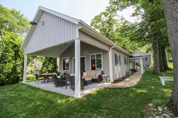 Three Rivers, MI 49093,11790 Coon Hollow Road