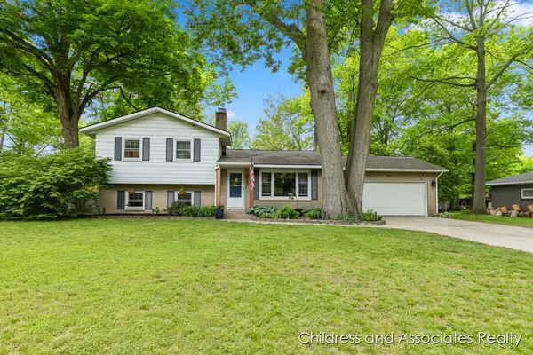 8145 Amelia Drive, Jenison, MI 49428