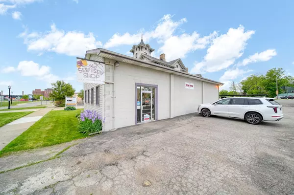 Jackson, MI 49201,407 W Michigan Avenue
