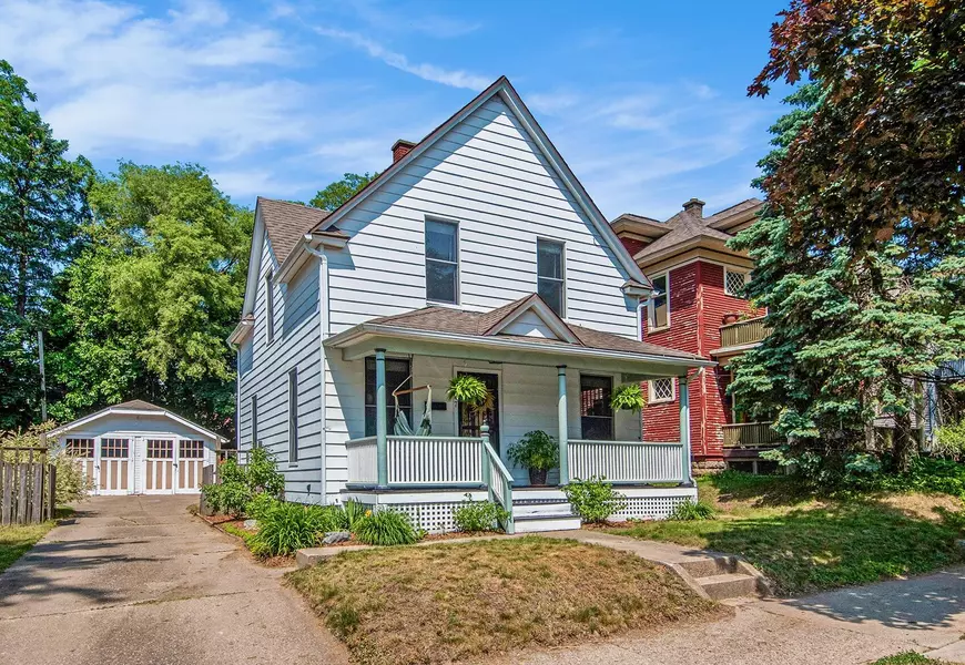 247 Diamond SE Avenue, Grand Rapids, MI 49506