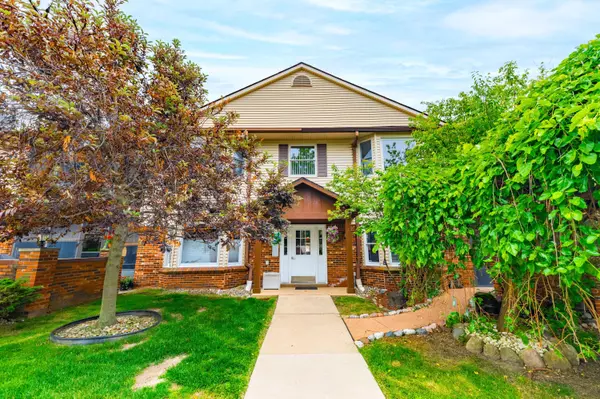 8597 Mathias Drive #42, Grosse Ile, MI 48138