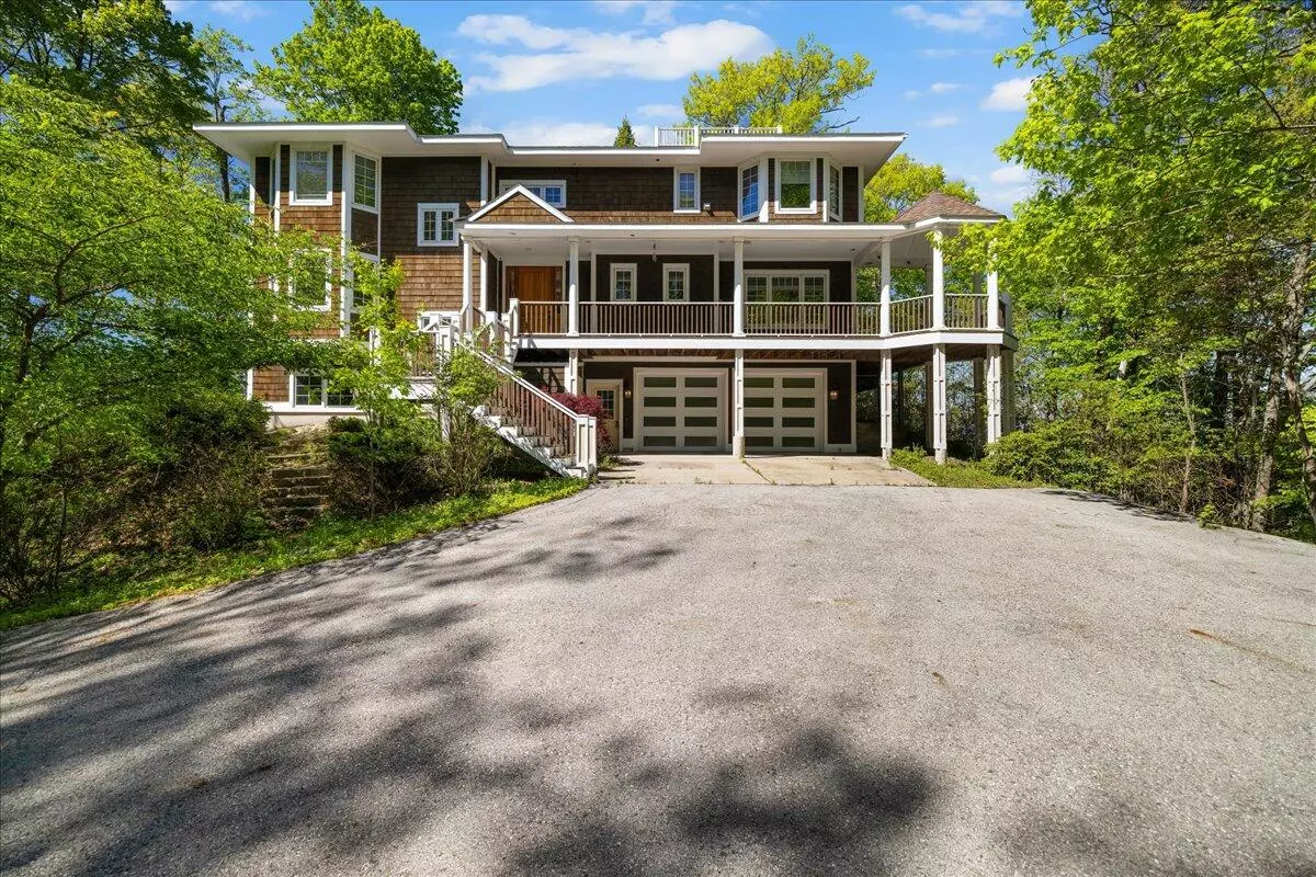 Holland, MI 49423,4679 Forest Ridge Drive